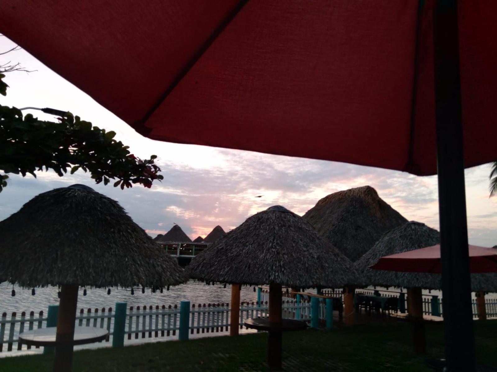Hotel La Cueva Del Pirata Casitas Exterior foto